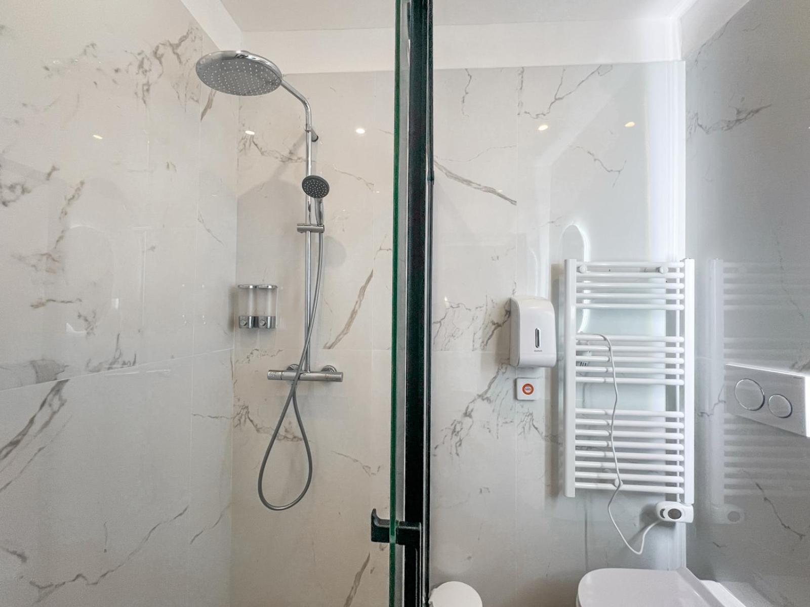 Modi Hotel Ливорно Экстерьер фото