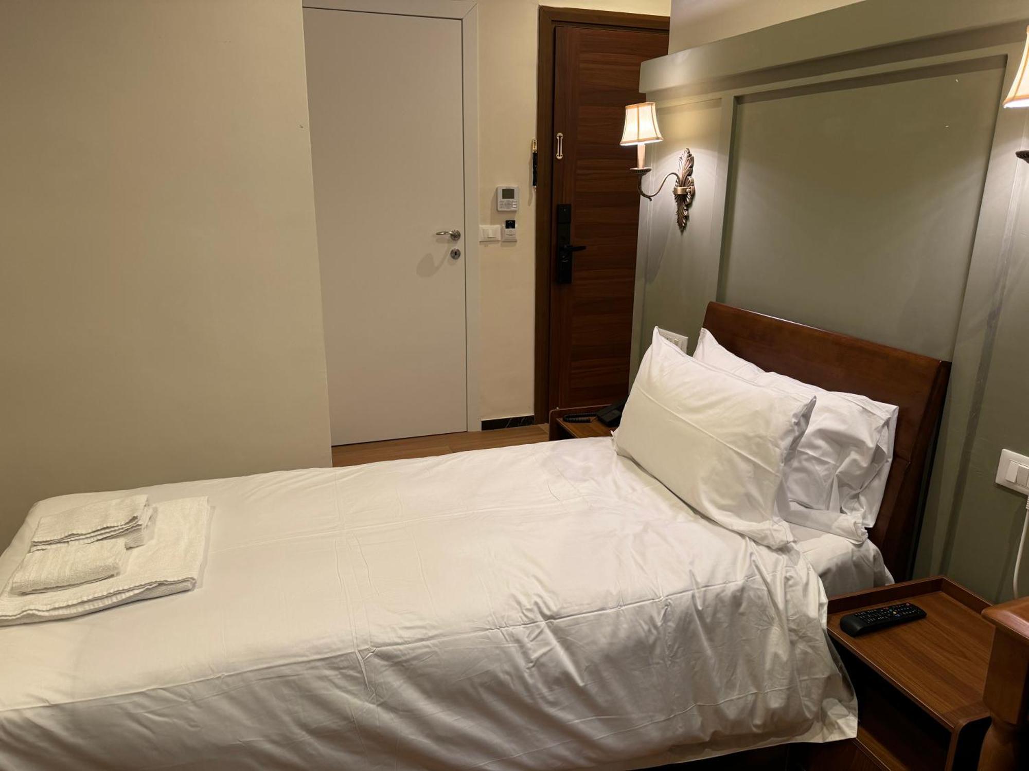 Modi Hotel Ливорно Экстерьер фото